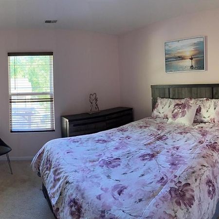 Private Bed And Bath In Charlotte Apartment Exterior photo