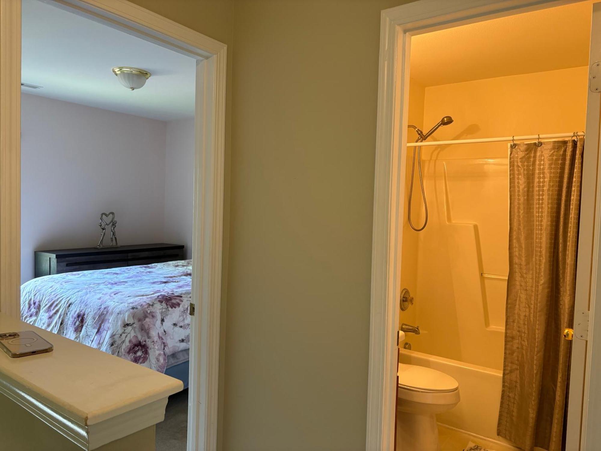 Private Bed And Bath In Charlotte Apartment Exterior photo